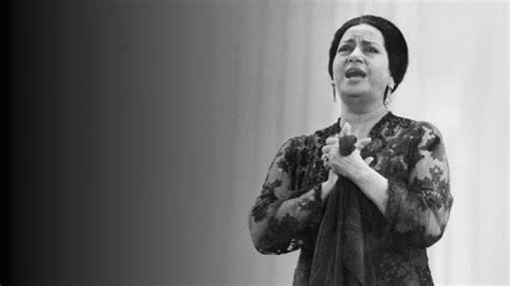 Exploring the Timeless Beauty of Umm Kulthum's "Baeed Annak" Lyrics