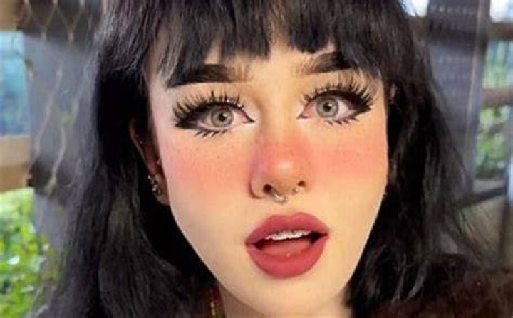 Lara Rose Burch: The Rising Star in the World of Social Media