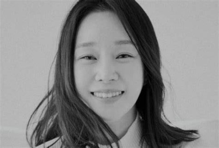Lee Re: A Rising Star in the South Korean Entertainment Industry