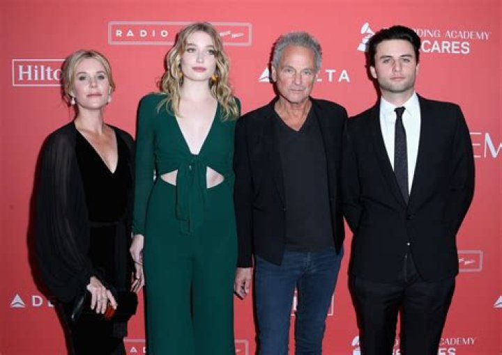 Lindsey Buckingham Children: A Glimpse into the Family Life of the Fleetwood Mac Guitarist